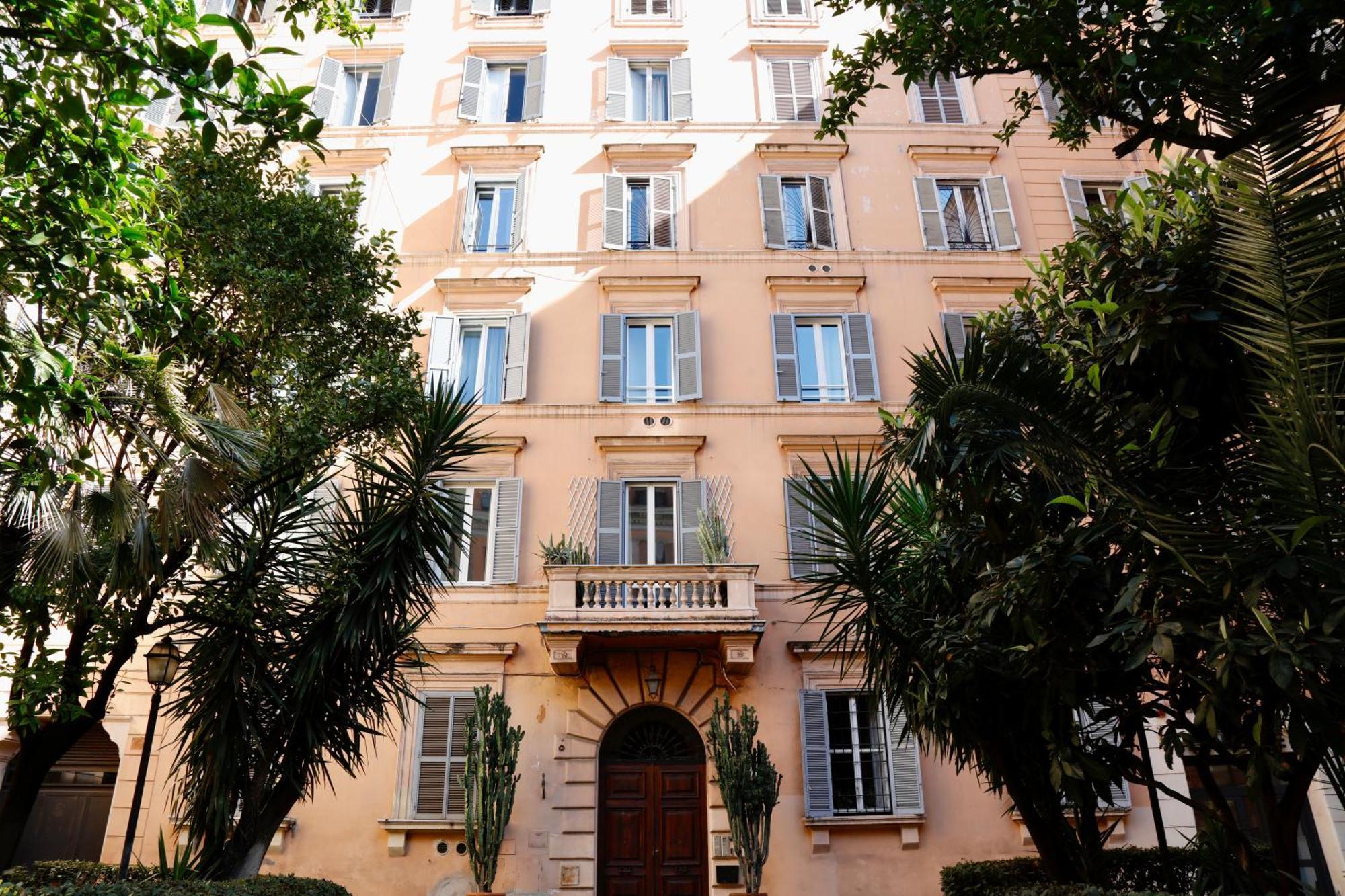 Domus Maxima - Rome Suite & Rooms, Rome
